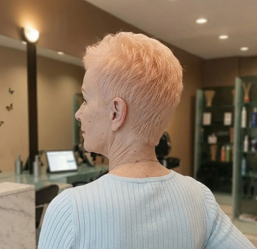 Ritocco colore alla radice in corso al salone Nuova Immagine Coiffeur a Milano Brenta - Corvetto